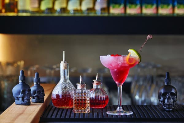 Le tendenze cocktail 2025: cosa cambia nel servizio bar