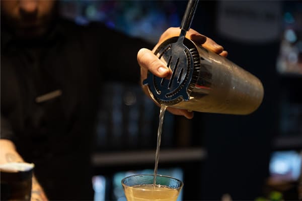 Le tendenze cocktail 2025: cosa cambia nel servizio bar