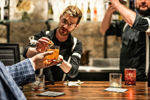 Le tendenze cocktail 2025: cosa cambia nel servizio bar
