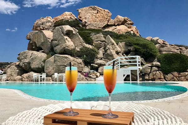 Party in piscina, 4 cose che devi sapere su piatti e stoviglie in melamina